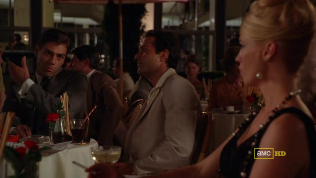 Betty Draper au restaurant